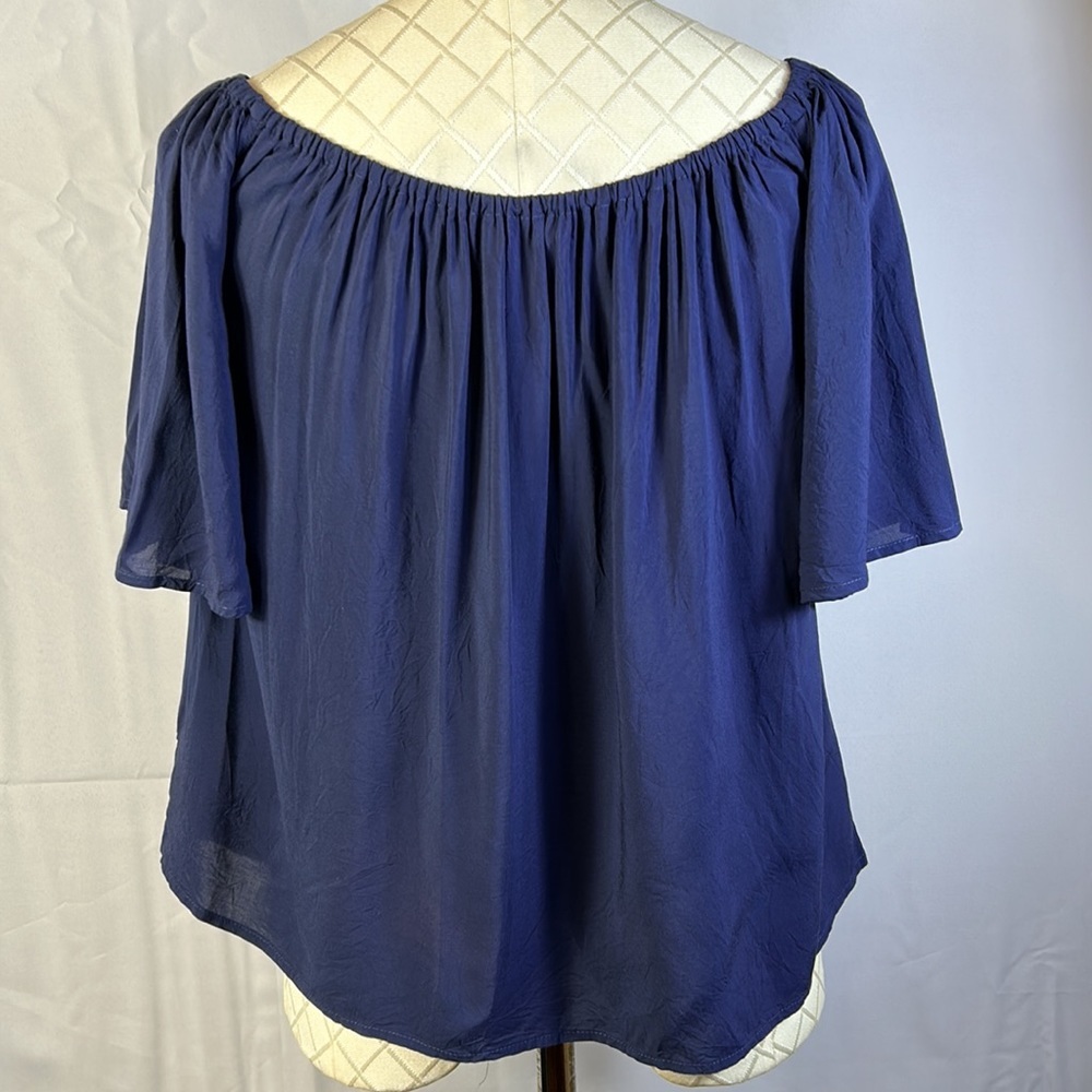 Lilly Pulitzer Navy Blue Top Size Medium Stretch Neckline with Tassels Like New - Picture 4 of 9